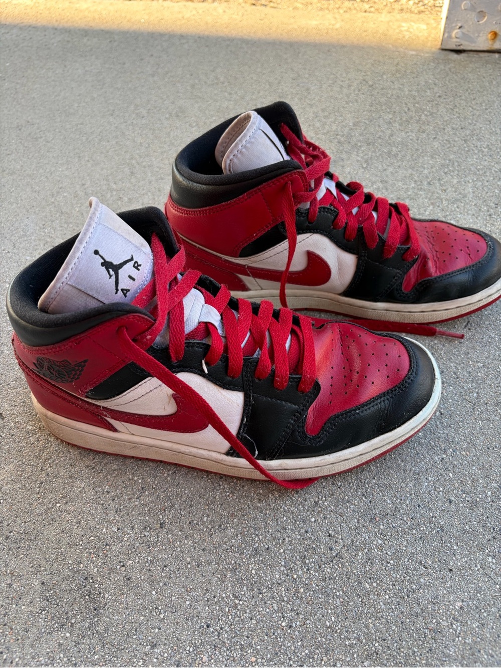 NIKE Air Jordan 1 Mid Alternate Bred Toe Women’s Size 8